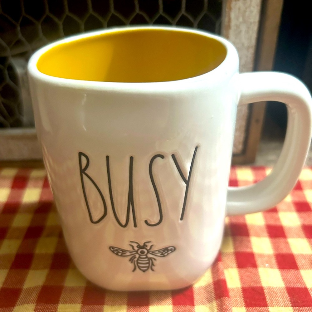 Rae Dunn Busy bee mug